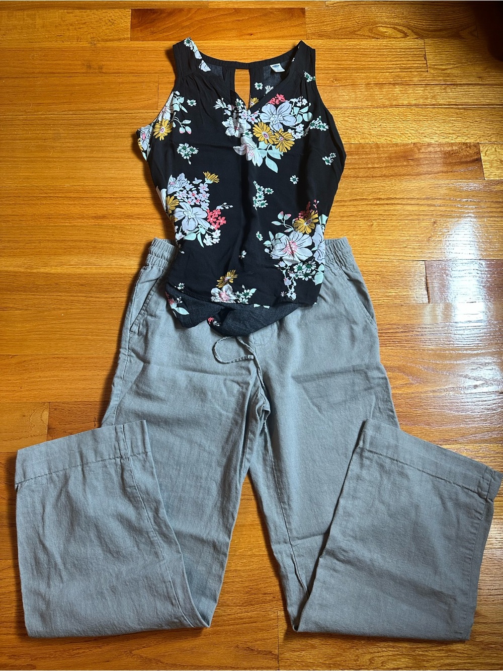 Old Navy Wide-Leg Linen-Blend Pants in khaki.